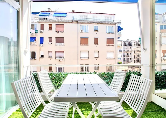 Luxurious 2 Bedrooms Apartment, 30 Meter From Beach