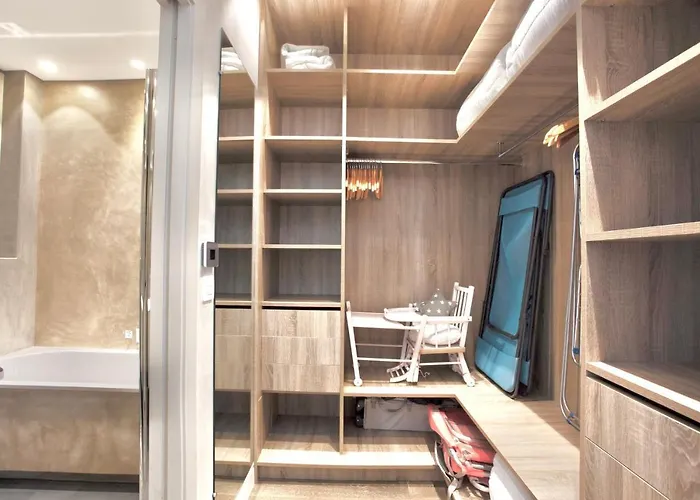 Luxurious 2 Bedrooms Apartment, 30 Meter From Beach